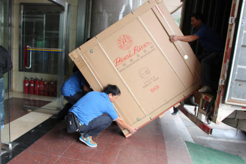 阳春钢琴贵重工艺品无忧运